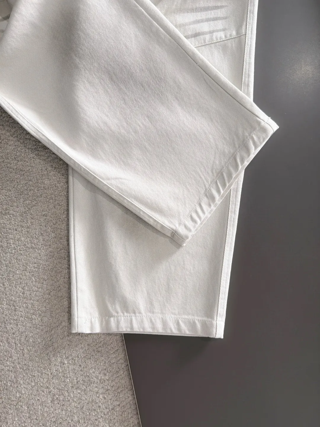 Next day shipment P195 Balenciaga High Quality 2026 Autumn and Winter New Arrival elastic band casual pants, counter-customized fabrics, Breathable, high comfort, impeccable details, brand element design concept, reflecting high quality. It feels delicate and soft! It presents a casual cut and the upper body shape is great! Sizes:S-3XL